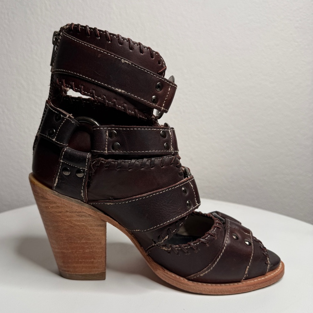 Freebird by Steven Rapture Brown Leather Studded Ring Heeled Sandals Size 9 - Picture 6 of 9